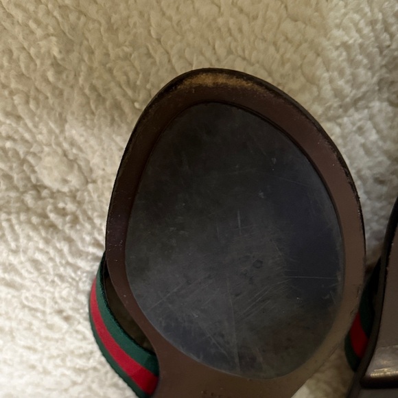 Gucci Women's Black and Green Logo Sandals - Picture 3 of 4